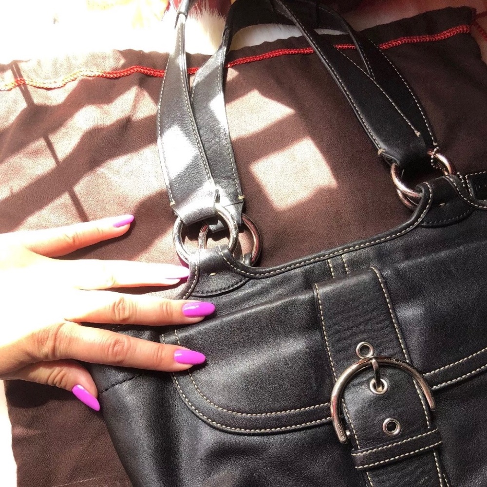 Coach Black leather Medium Size handbag